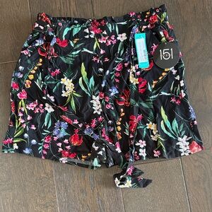 one 5 one Black Floral Women's XXL Shorts